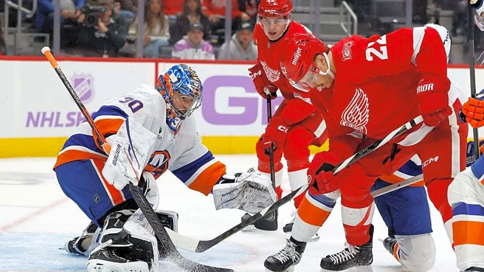 Max Shabanov strikes twice as Islanders blank Red Wings