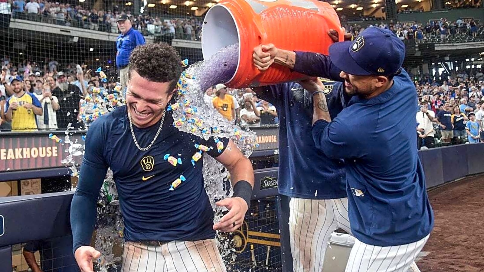 MLB roundup: Isaac Collins&#39; walk-off HR lifts Brewers to 9th straight win