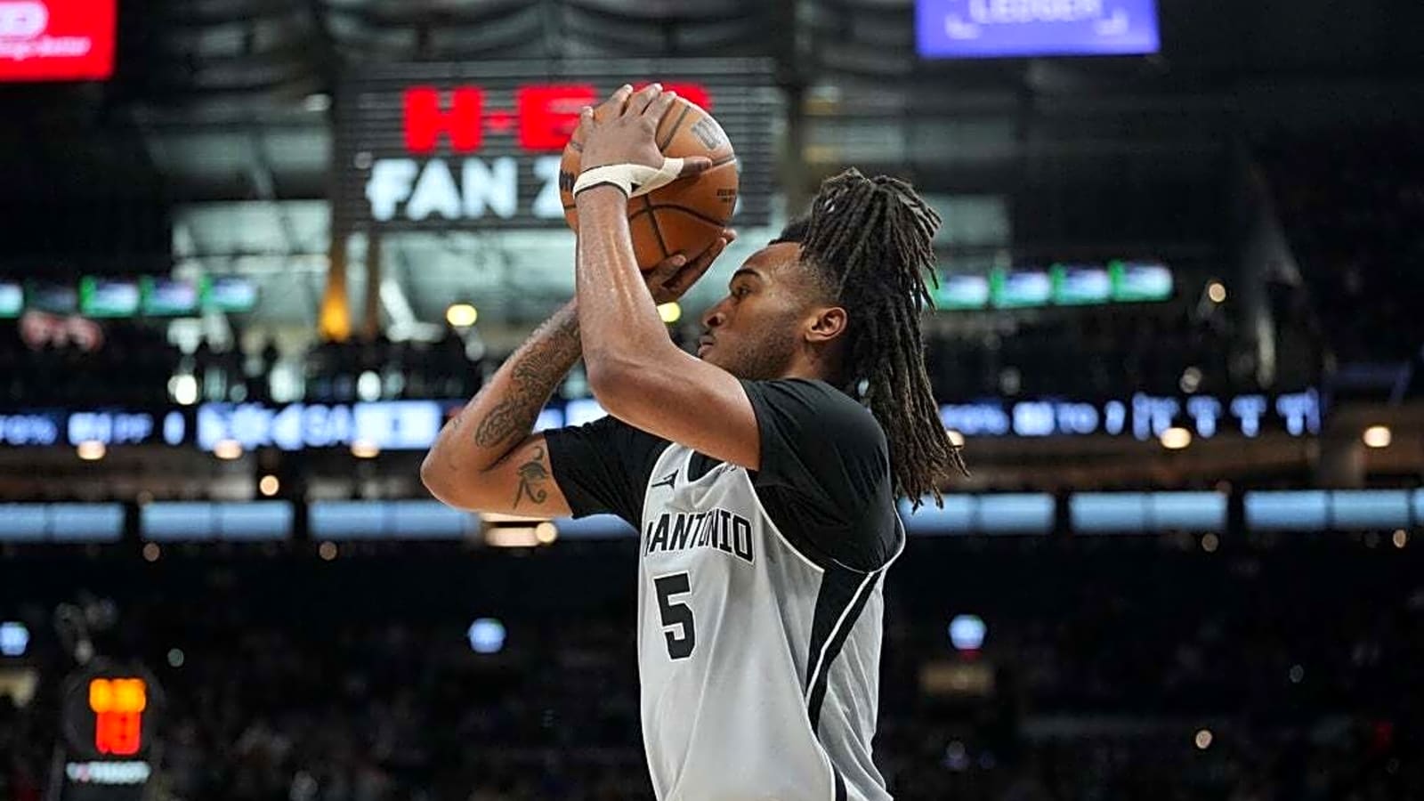 Spurs pursue season-series-clinching win against Lakers