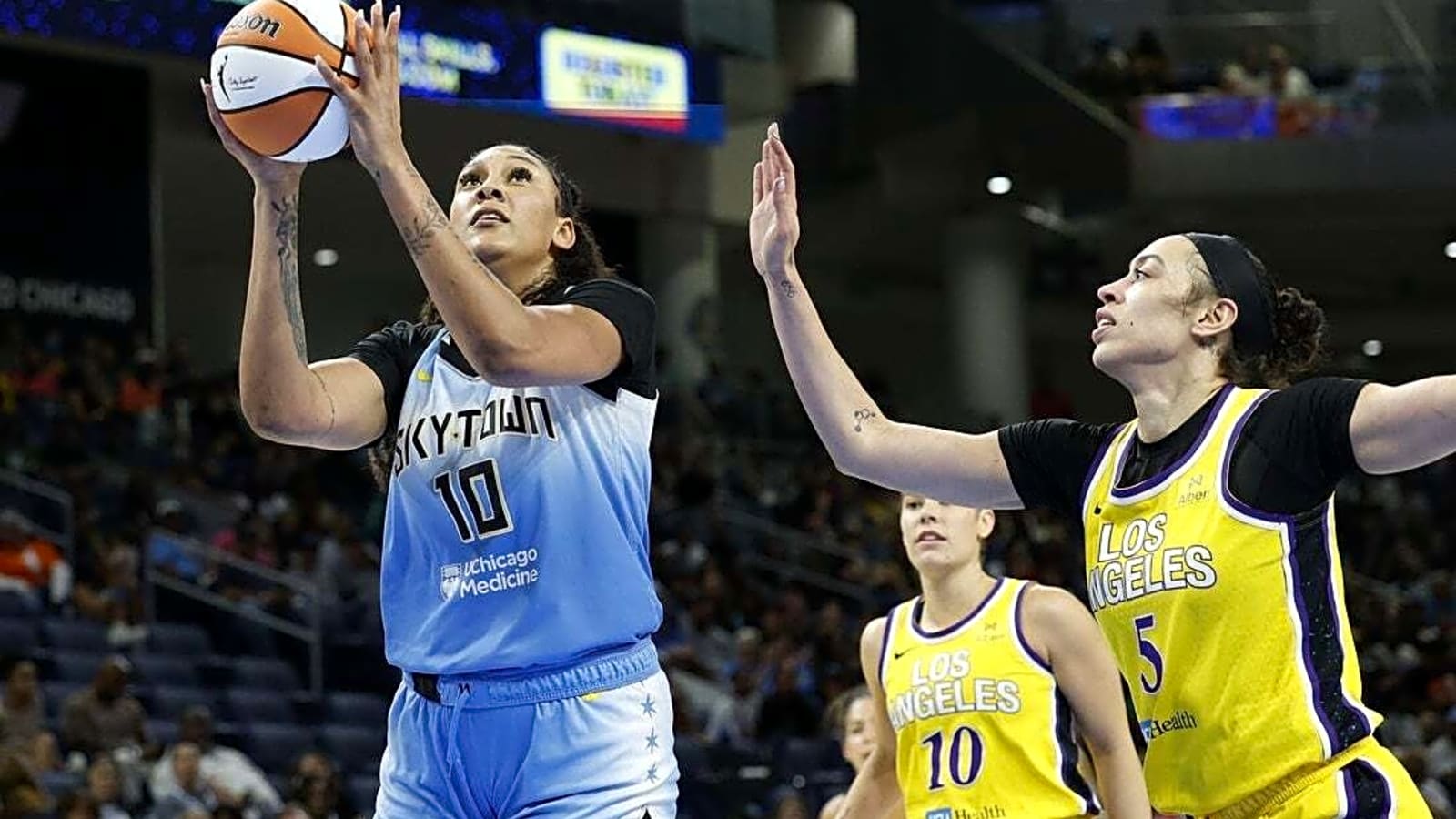 Kamilla Cardoso&#39;s career-high 27 points lead Sky past Sparks
