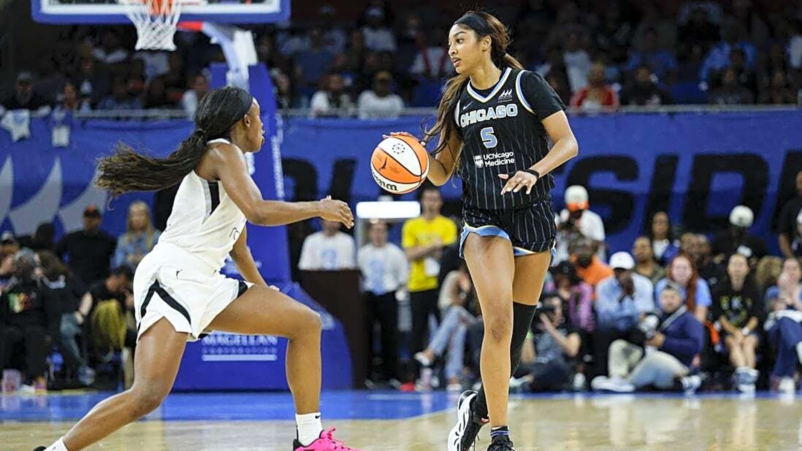 Aces win 11th straight, fend off gritty Sky