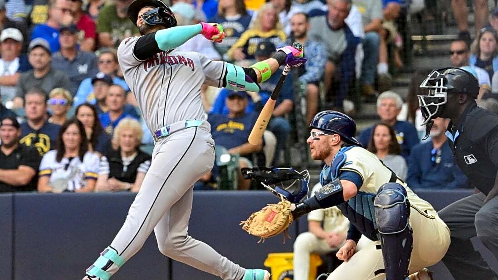 Bottom-third of order slugs Diamondbacks past Brewers