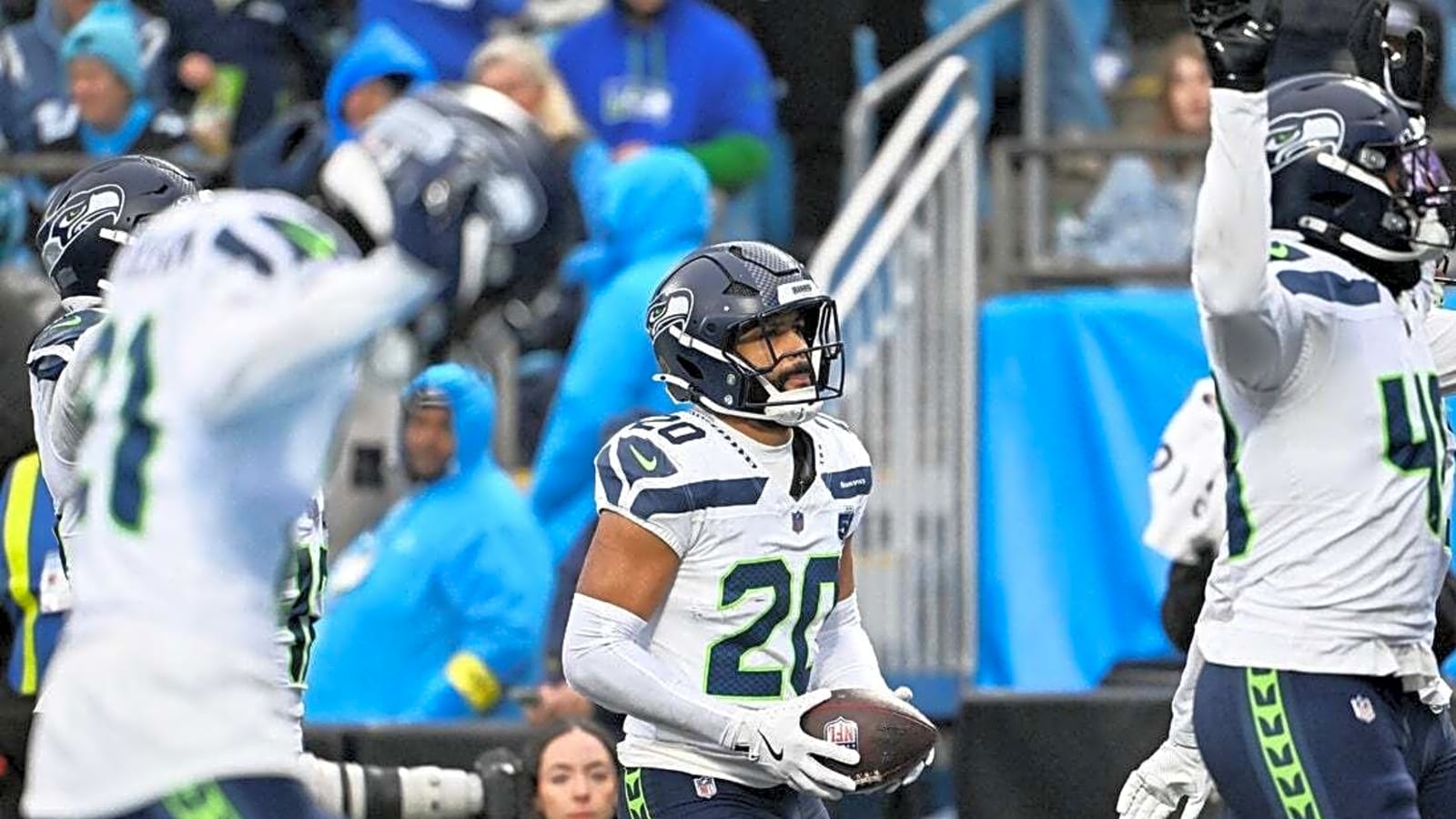 NFC West-best Seahawks stifle Panthers, win 6th straight