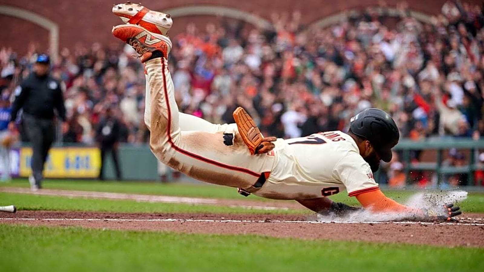 Giants edge Rangers on Heliot Ramos&#39; &#39;Little League home run&#39;