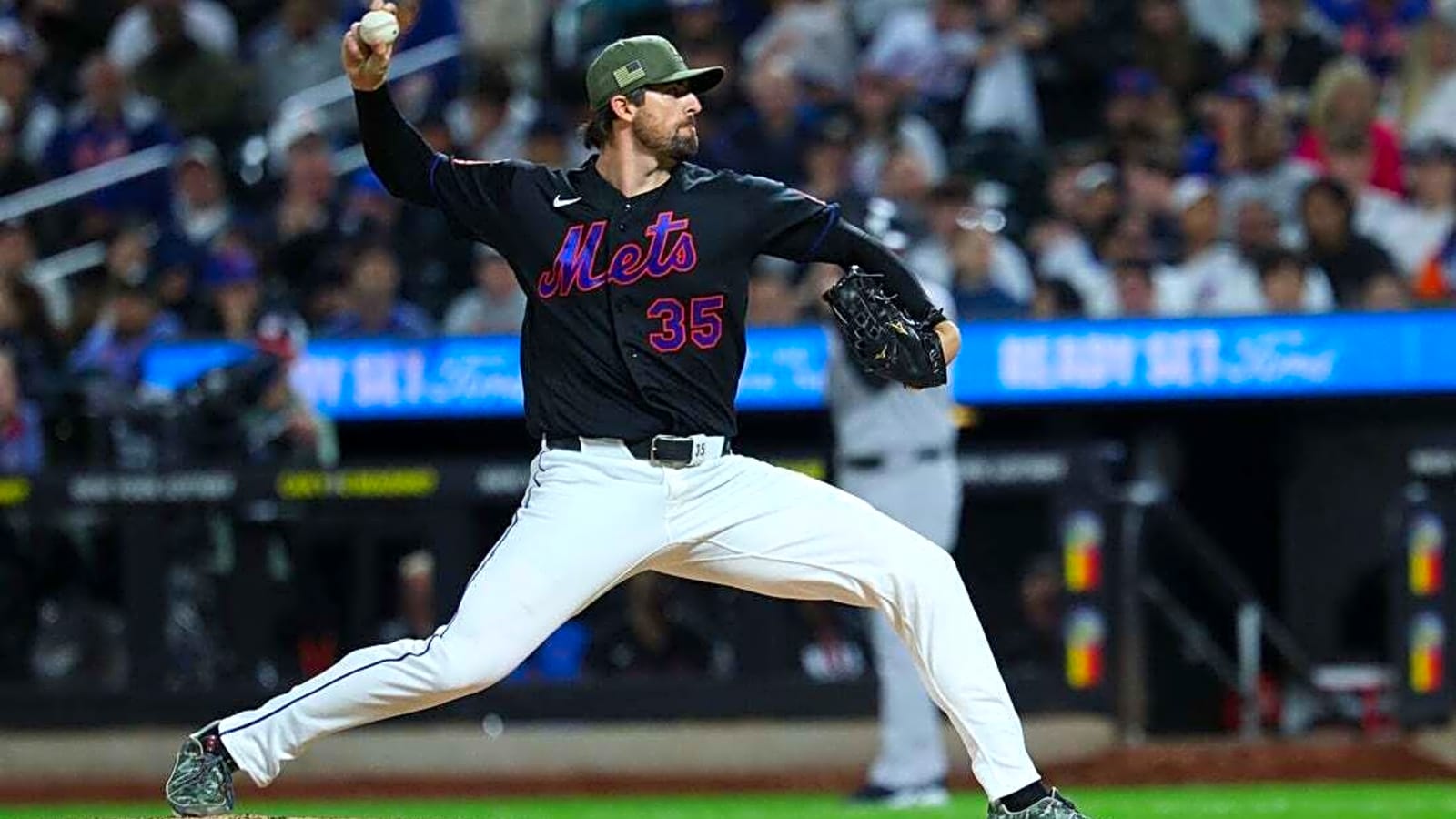 Mets RHP Clay Holmes (fractured fibula) out 'a long time'