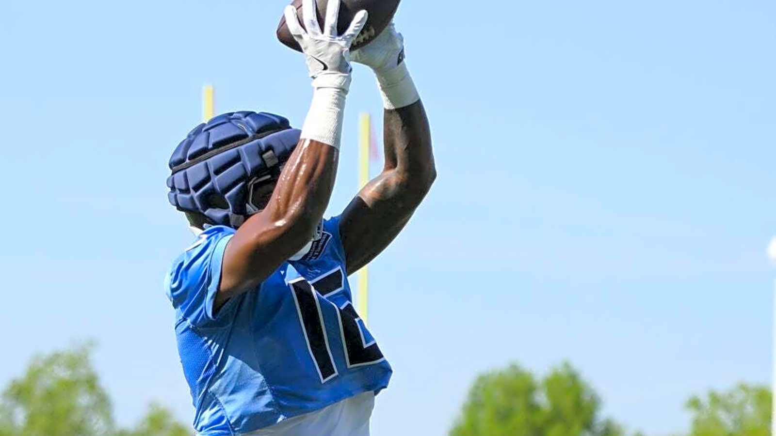 Report: Titans WR Treylon Burks fractures collarbone