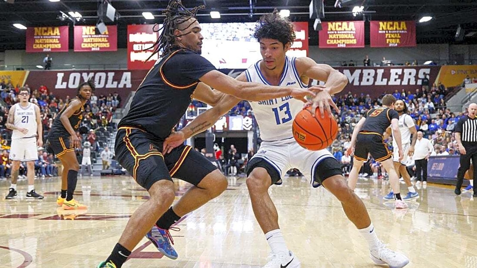 No. 18 Saint Louis breezes past Loyola Chicago for 18th straight win