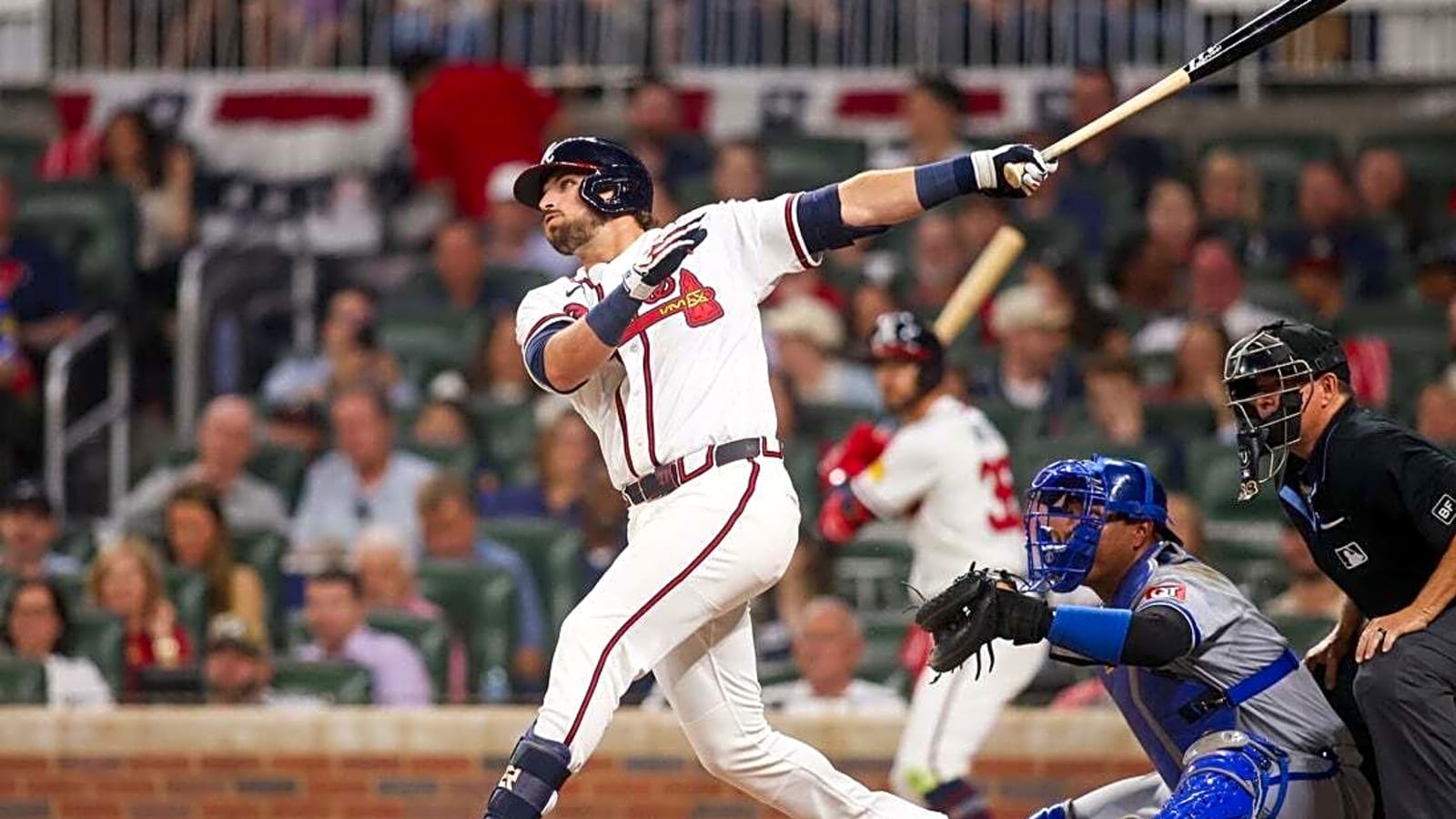 Braves ride Chris Sale, long ball to blank Royals