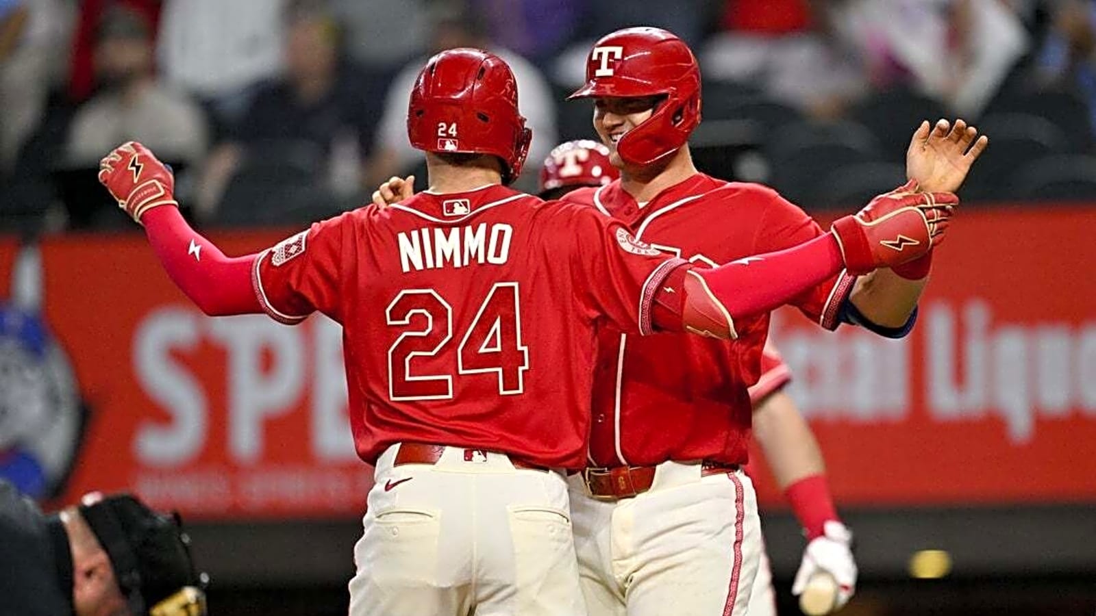 Rangers eager to keep offense rolling vs. reeling Royals