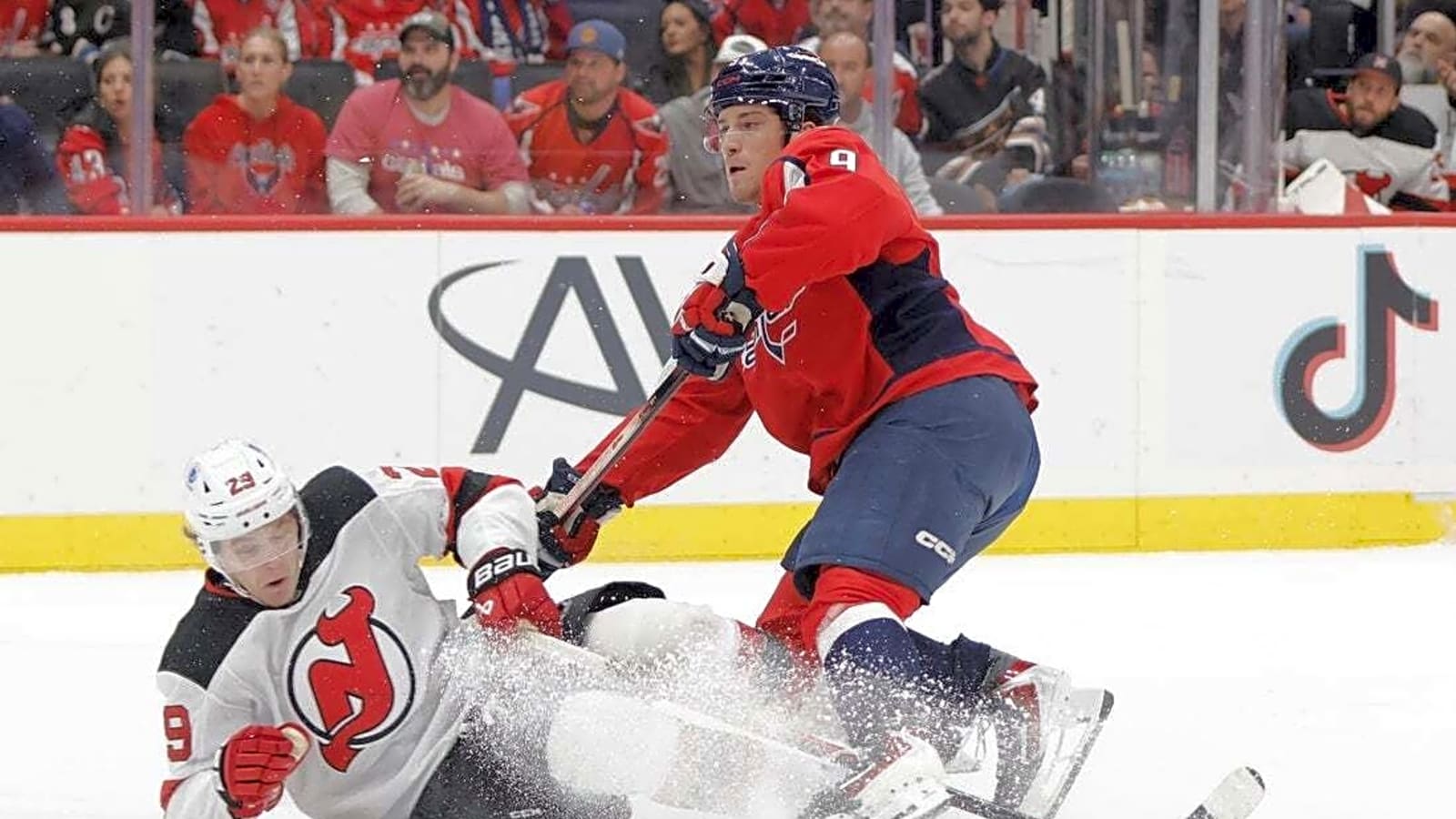 Logan Thompson stops 30 shots as Capitals nip Devils