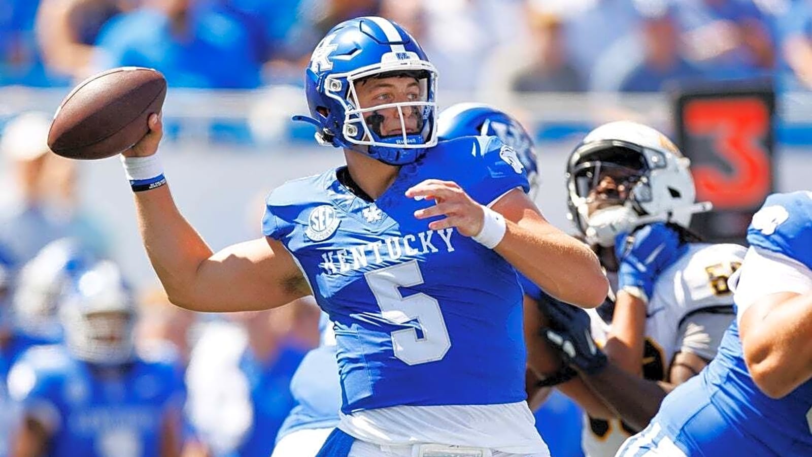 Zach Calzada, Kentucky open with win over Toledo