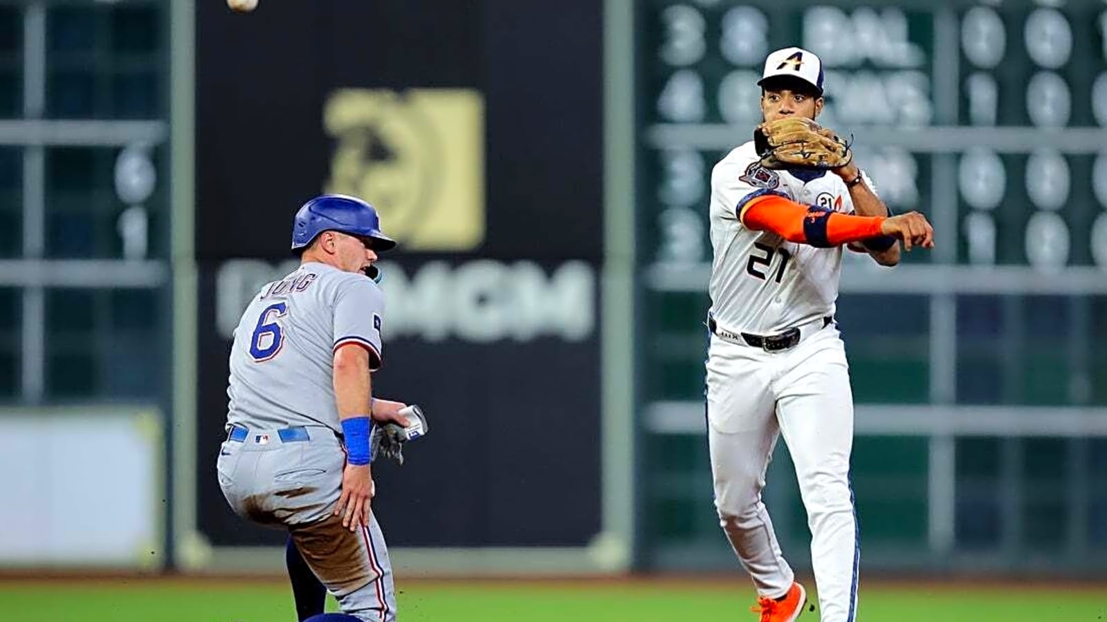 Yordan Alvarez exits early, but Astros double up Rangers