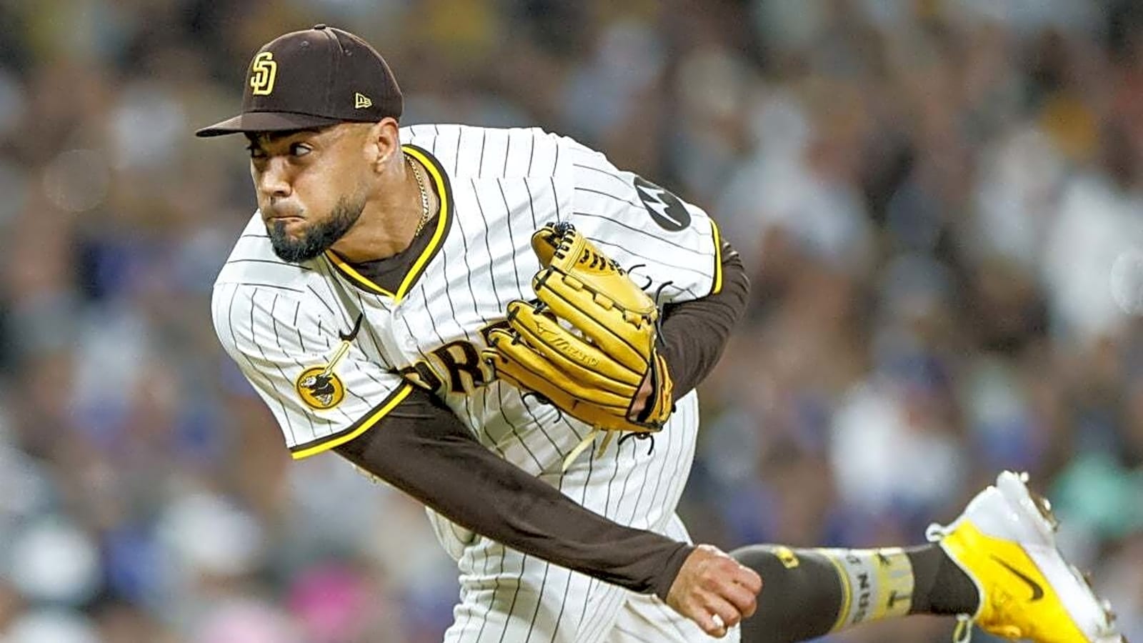 Padres-Dodgers discipline: Robert Suarez, both managers receive bans