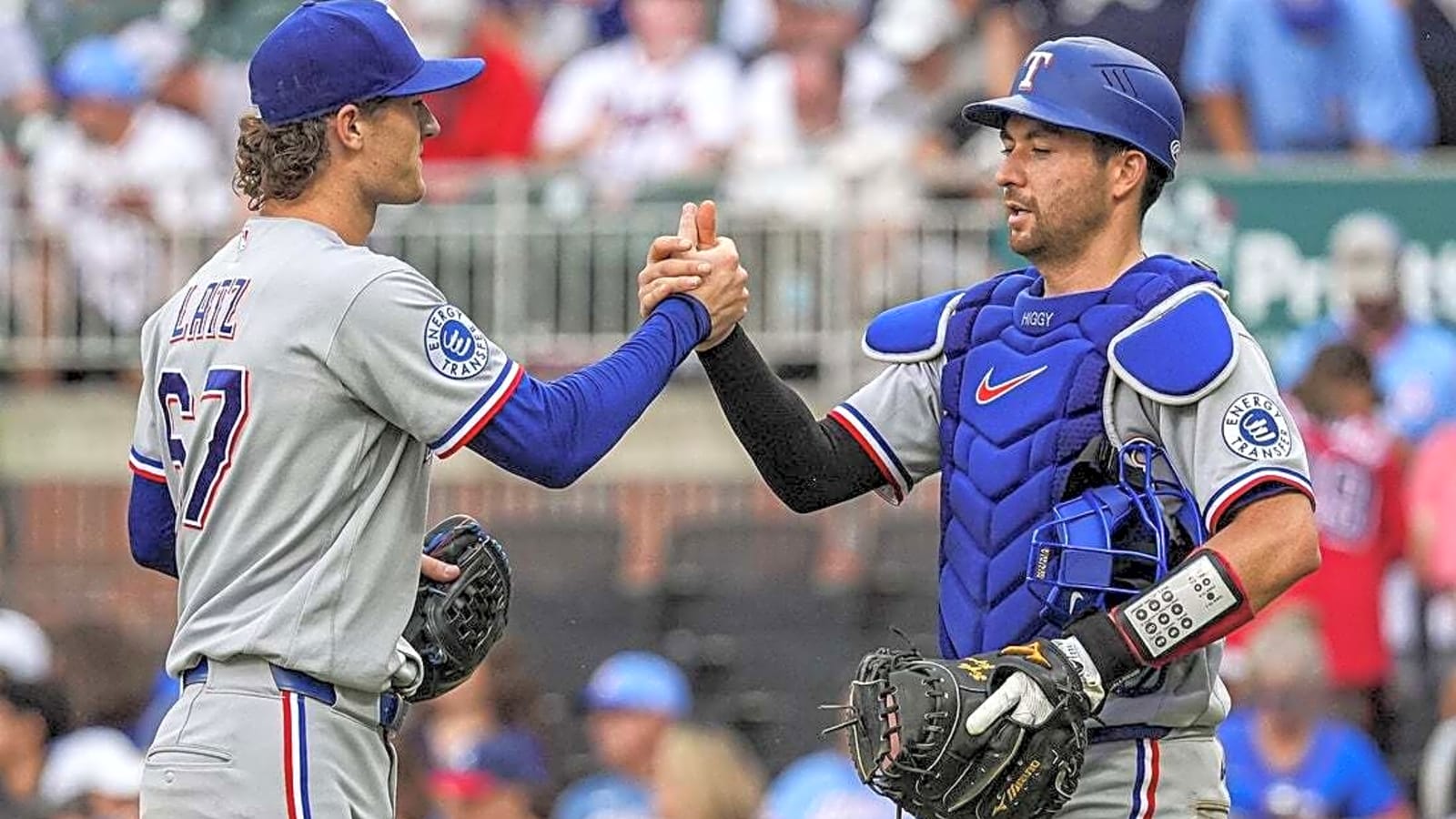 Rangers rally in 6th to edge Braves