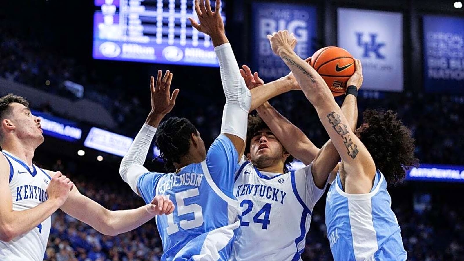 Derek Dixon's layup leads No. 16 UNC past No. 18 Kentucky
