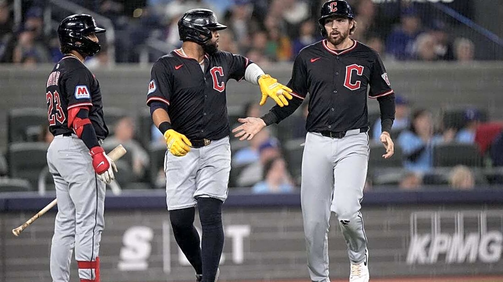 Gabriel Arias, Guardians stave off Blue Jays
