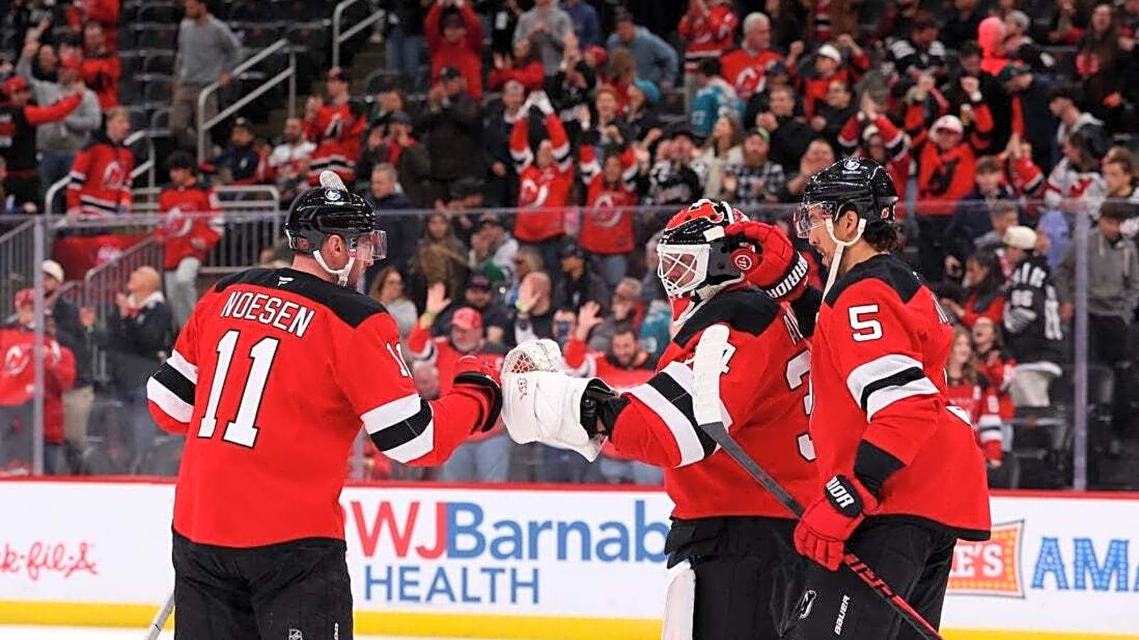 Avalanche get shot at taking down red-hot Devils