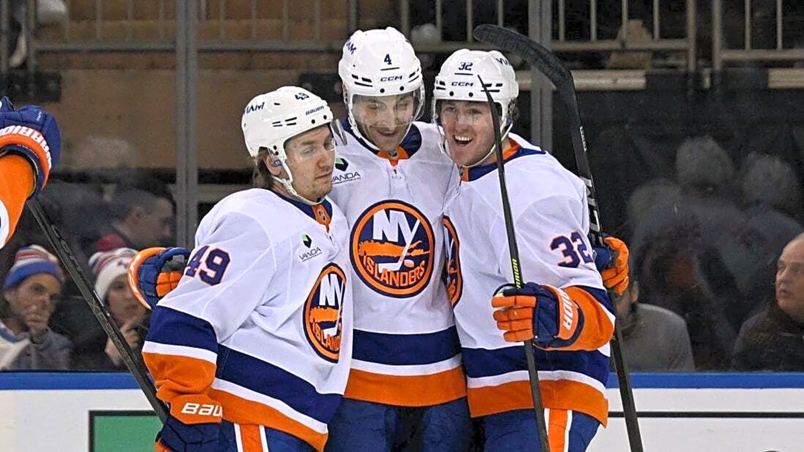 Islanders complete season sweep against rival Rangers