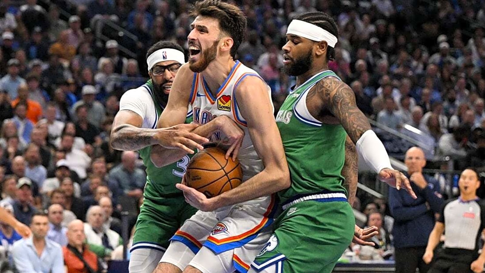 Thunder fend off furious Mavericks rally, stay unbeaten