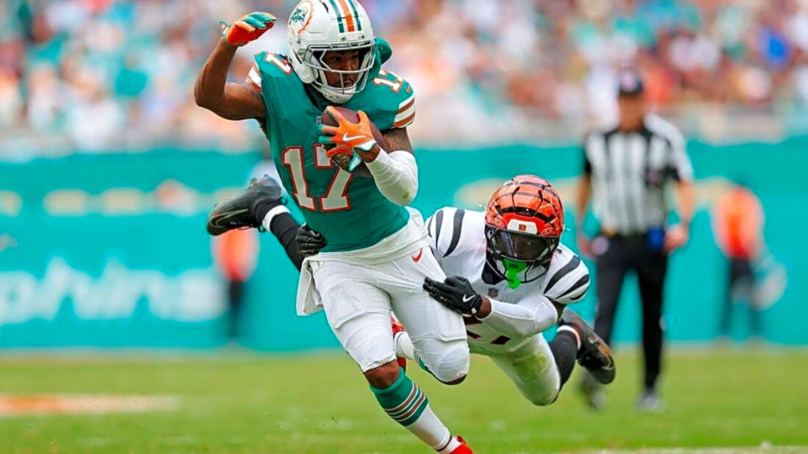 Report: Broncos acquire WR Jaylen Waddle from Dolphins