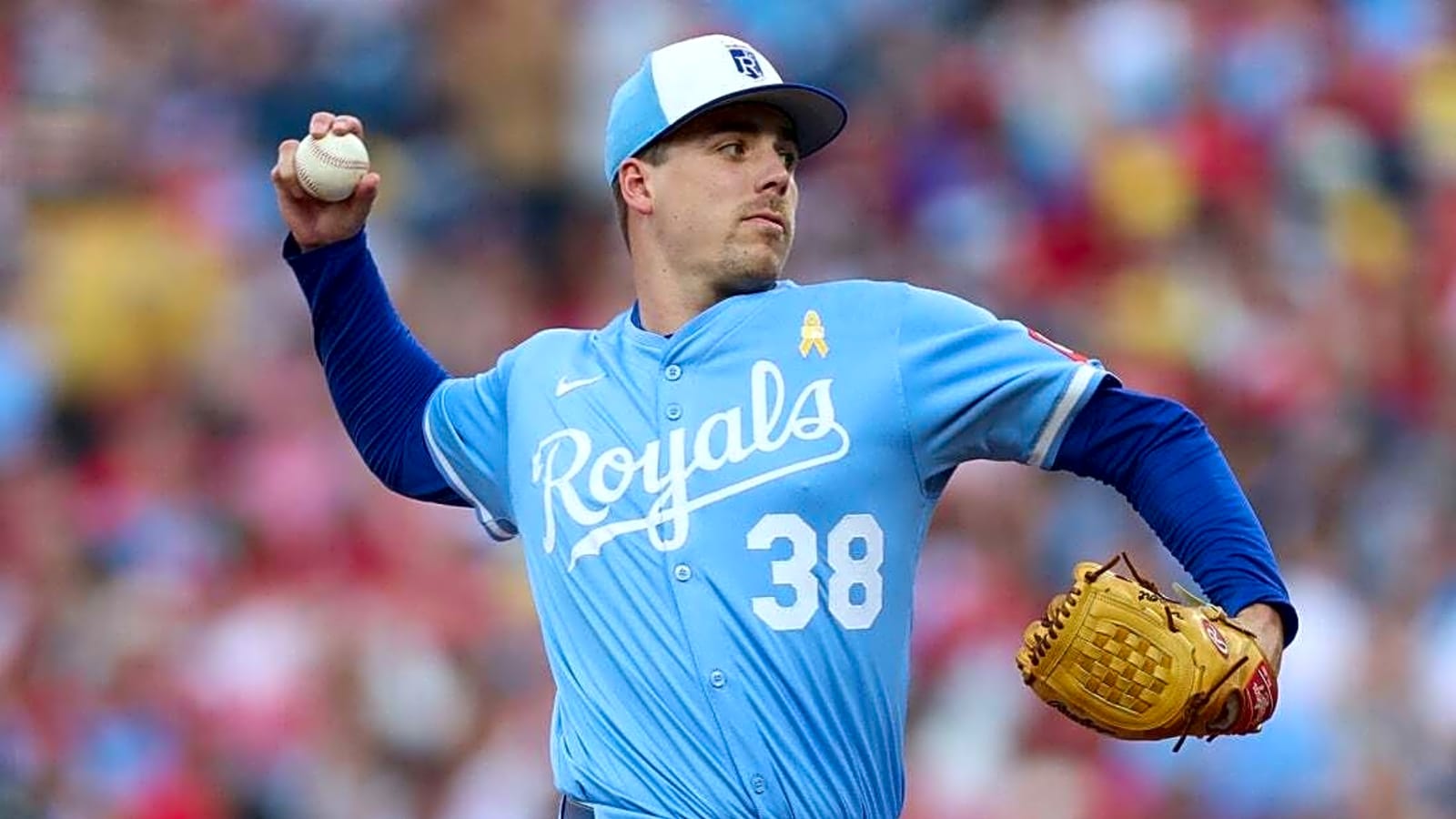 Royals place RHP Ryan Bergert, OF Kyle Isbel on injured list