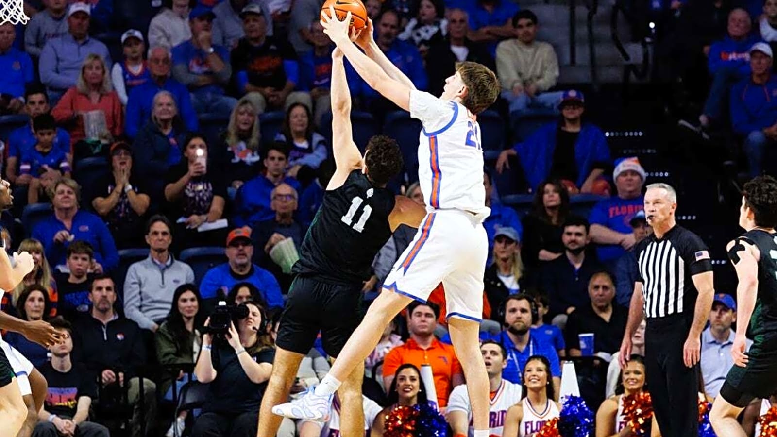 No. 22 Florida gears up for SEC play with rout of Dartmouth