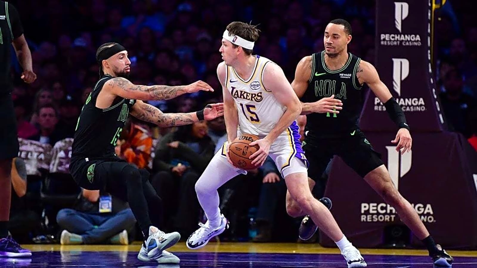Streaking Lakers look to shine against Suns