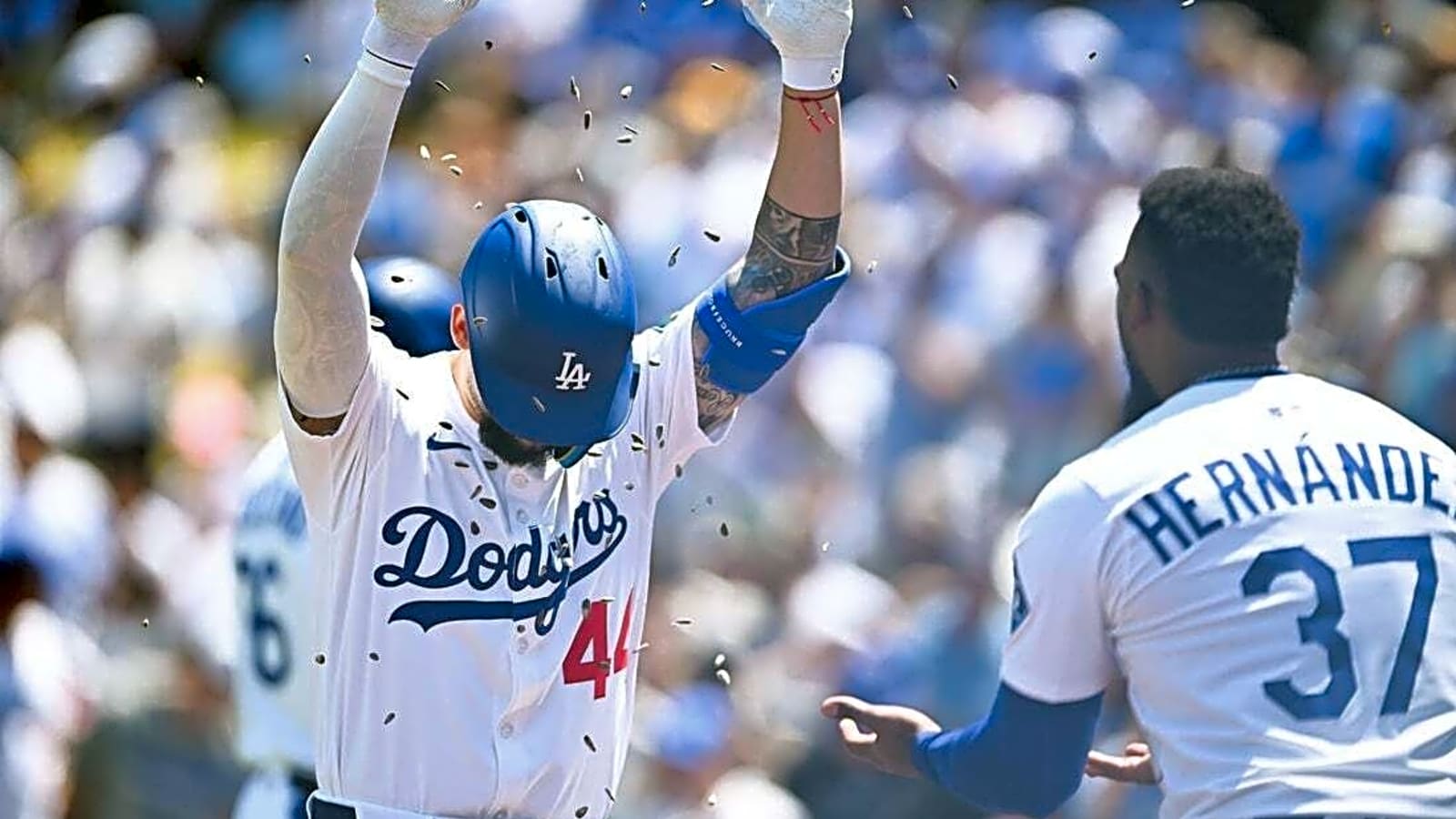 Mookie Betts&#39; 8th inning homer gives Dodgers sweep of Padres