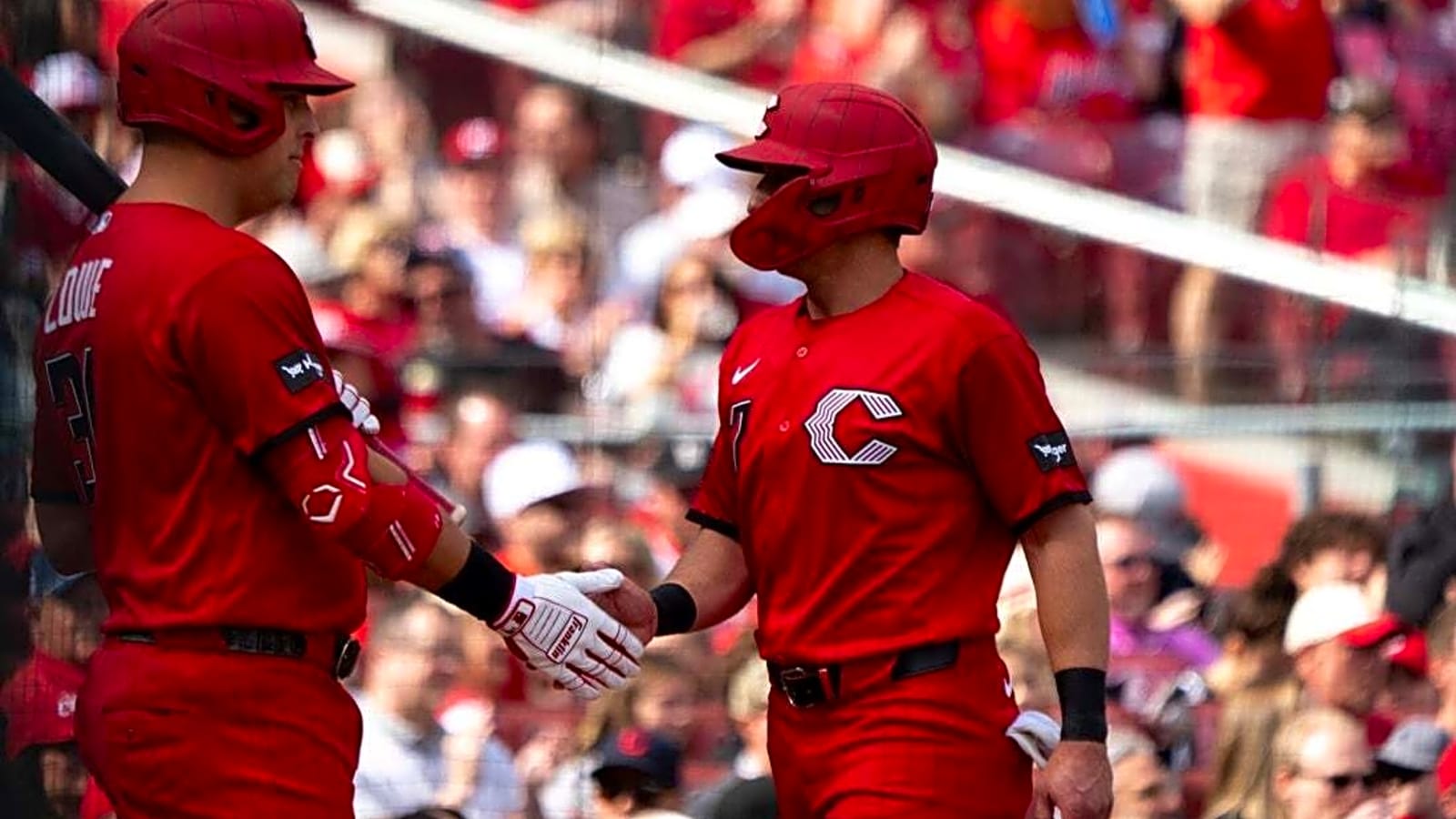 Reds post 4-run 1st, add on to even series with Angels