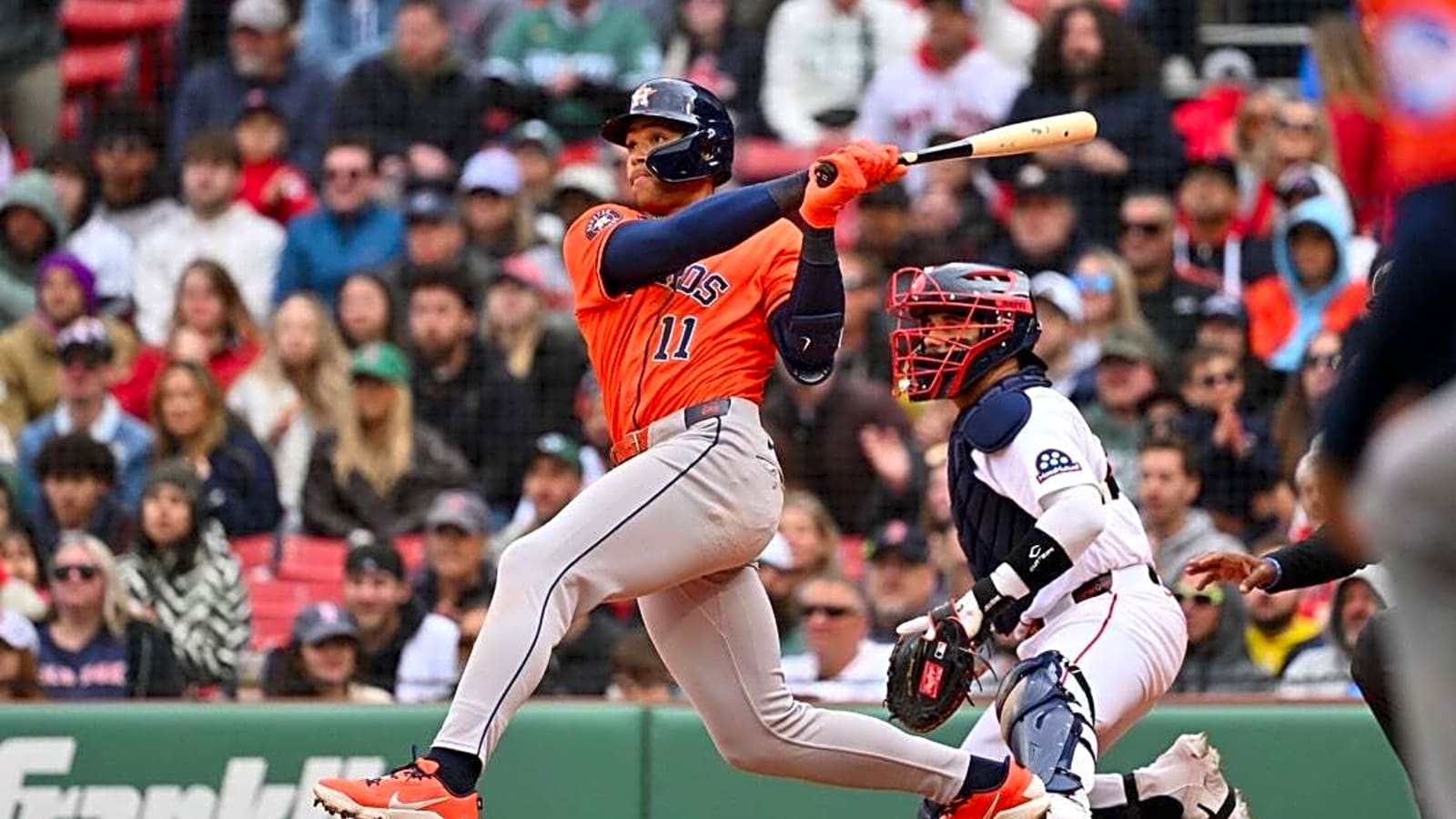 Cam Smith drives in 2 in 10th, Astros edge Red Sox