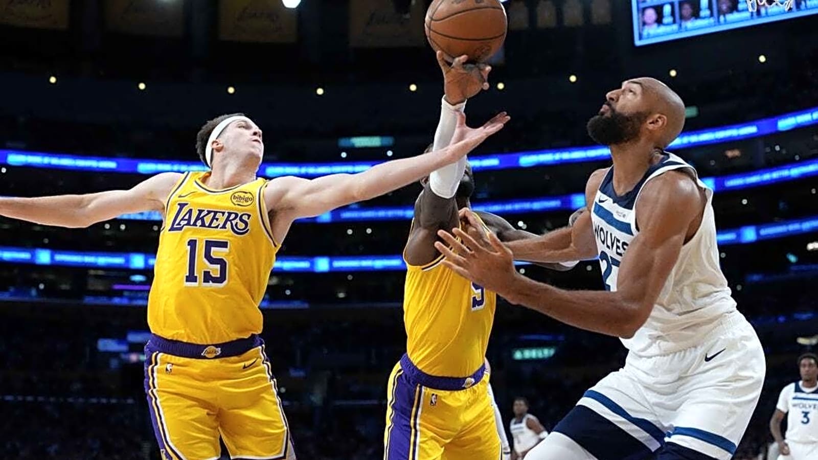Luka Doncic pours in 49 to carry Lakers past Timberwolves