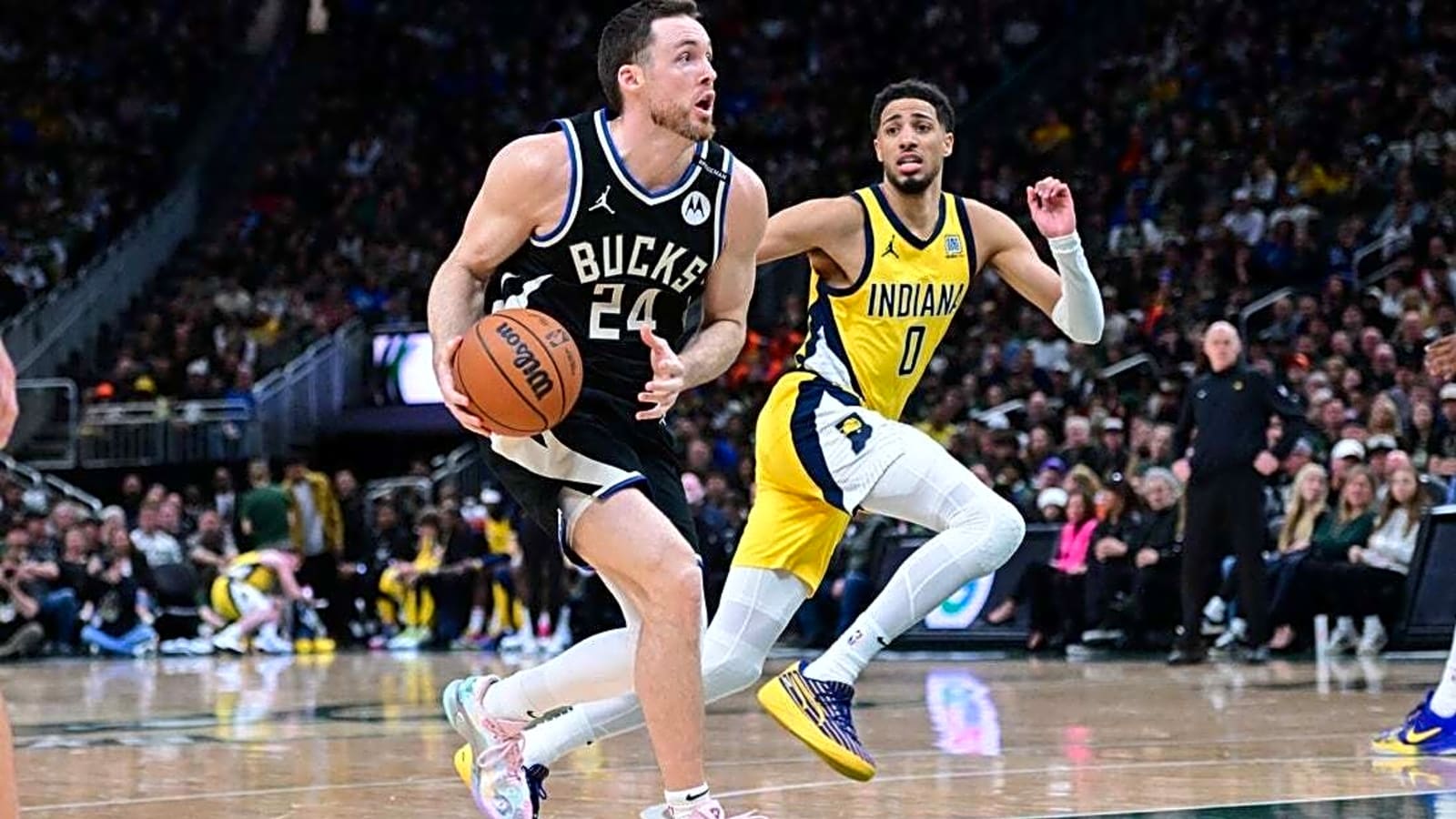 Reports: Bucks&#39; Pat Connaughton picks up $9.4M player option
