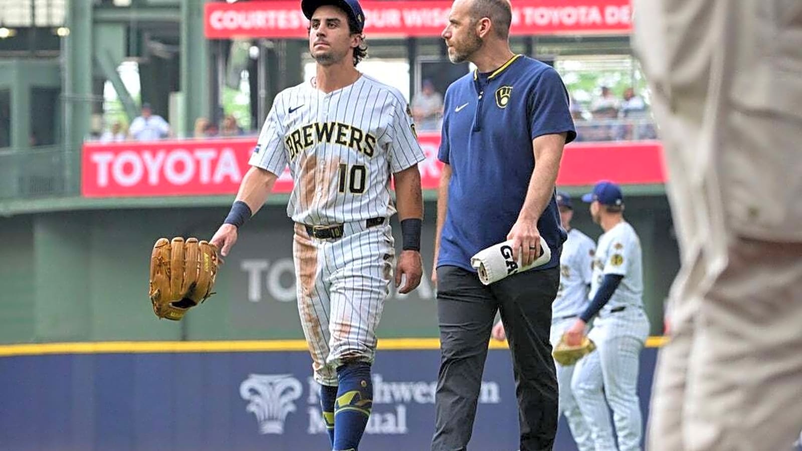 Brewers OF Sal Frelick exits game with hamstring injury