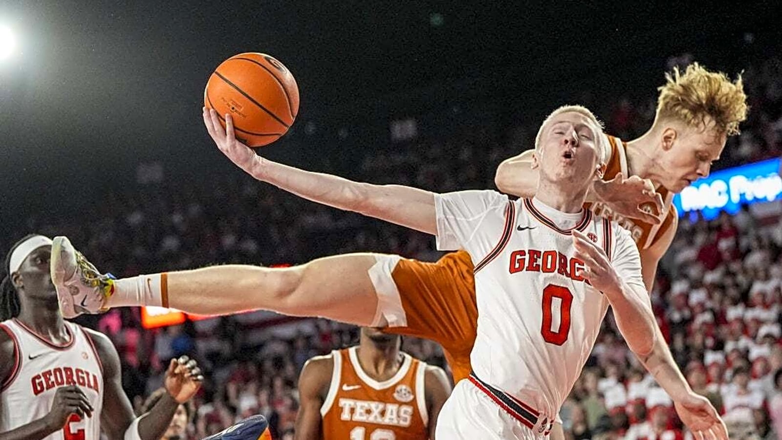 Jeremiah Wilkinson helps Georgia lasso Texas