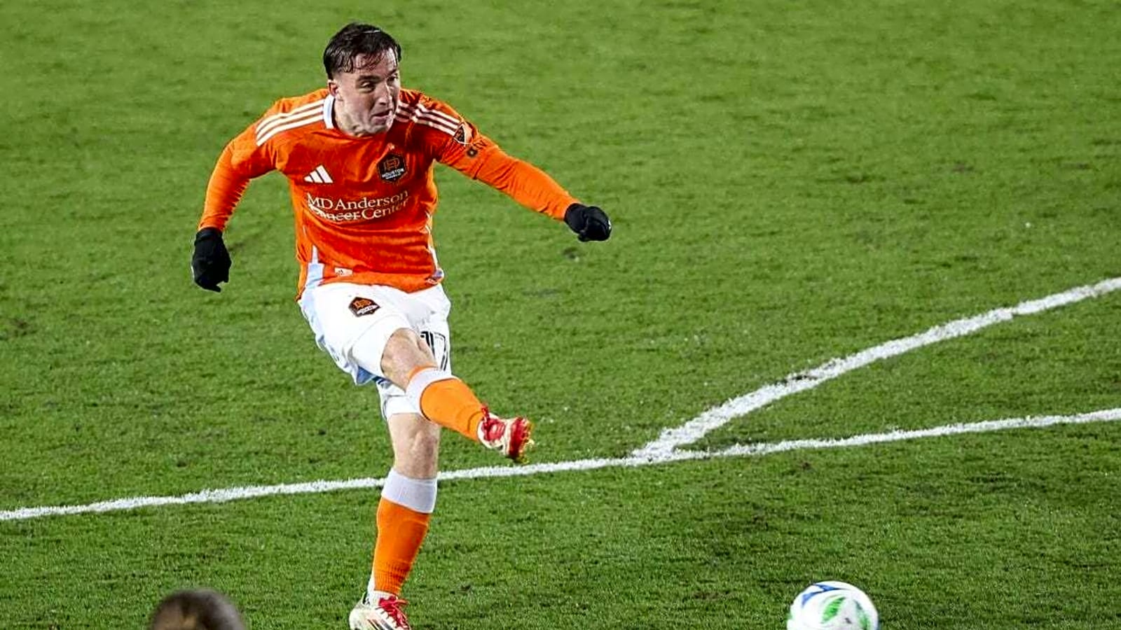 Dynamo out to extend hot stretch as Sporting KC visit