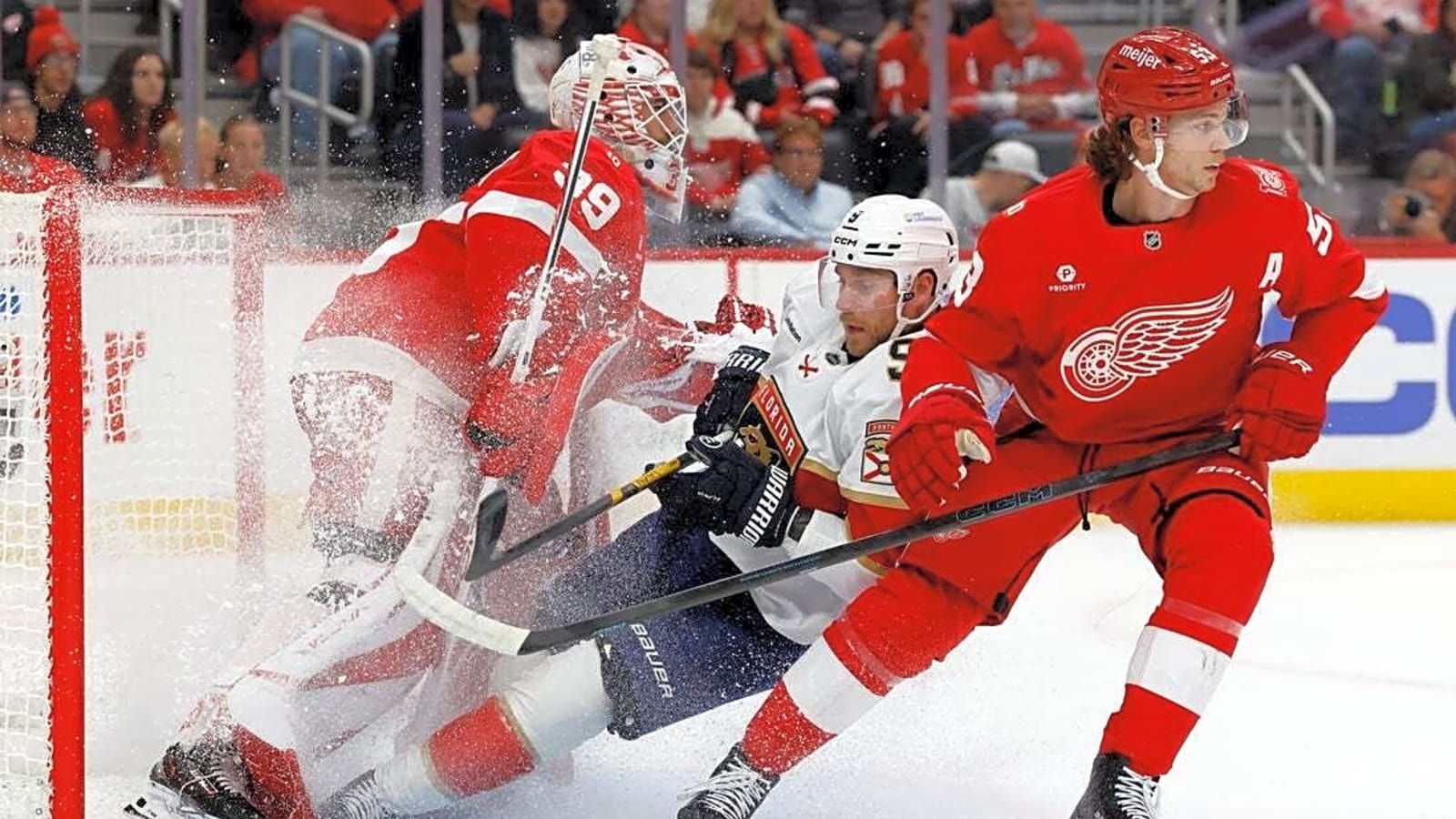 Wings keep rolling, stymie Panthers for 3rd straight win