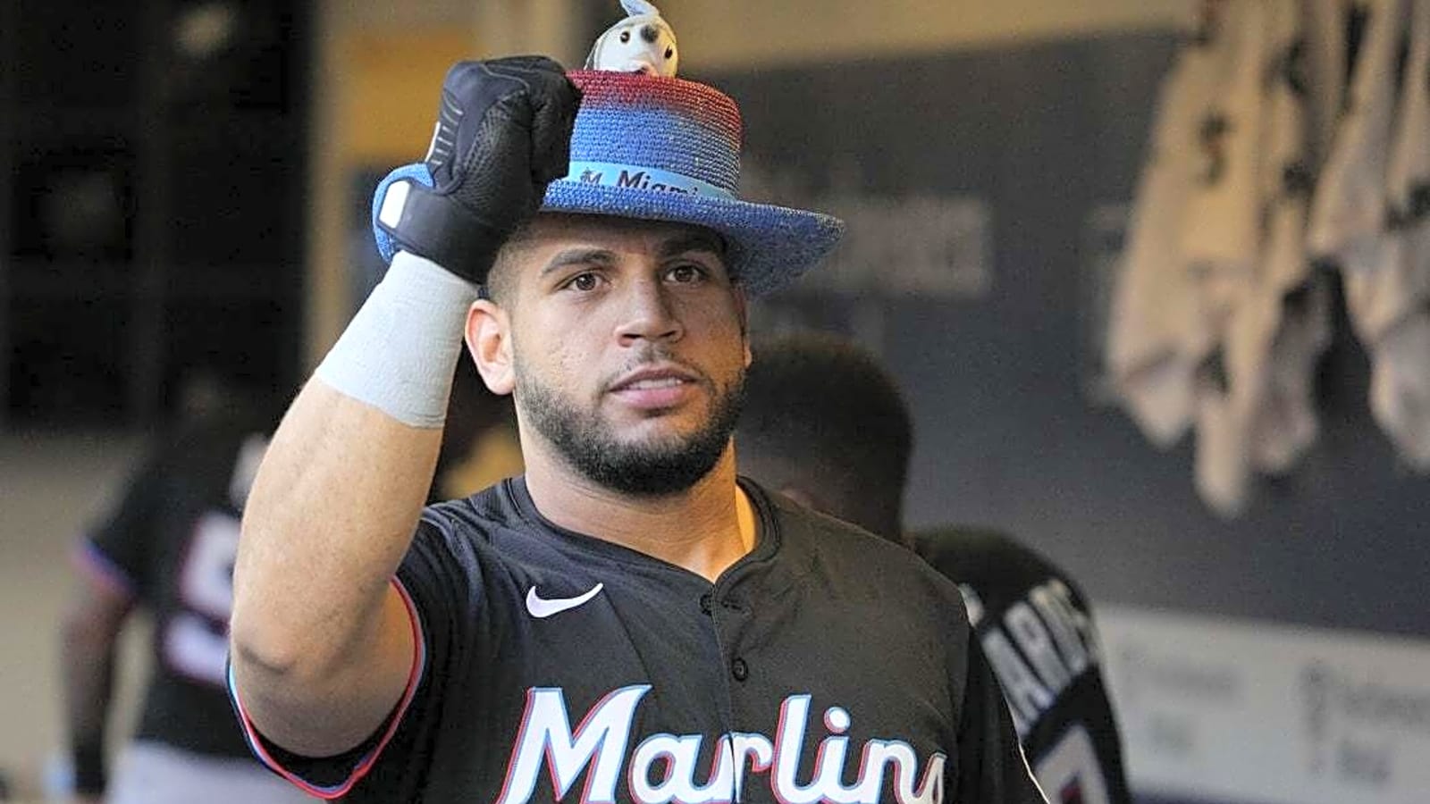 Marlins display power to beat Brewers