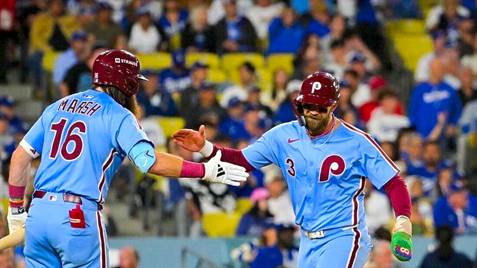 Kyle Schwarber&#39;s 2 homers help Phillies top Dodgers, avoid sweep