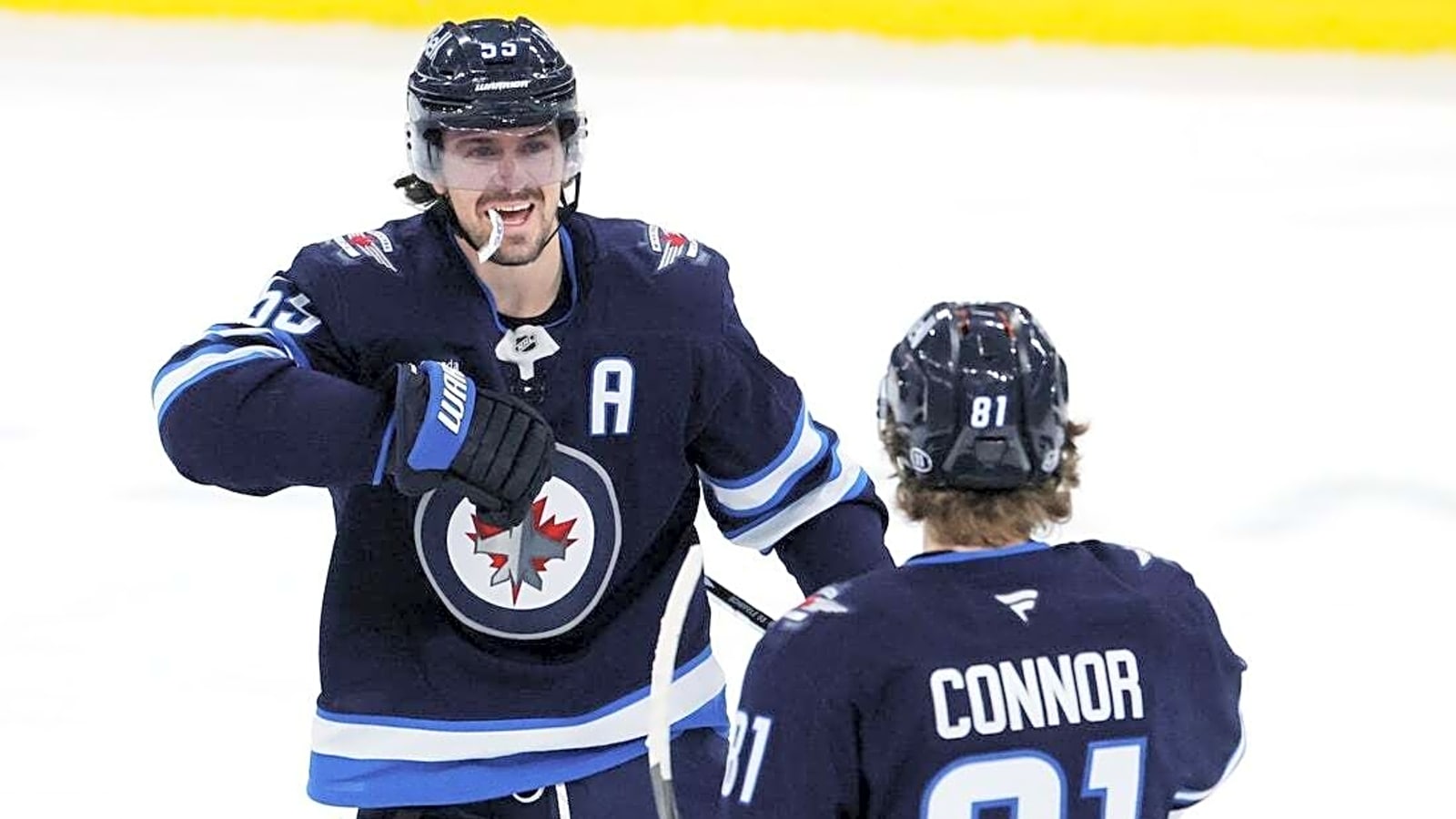Close to a wild-card spot, Jets battle playoff-bound Stars