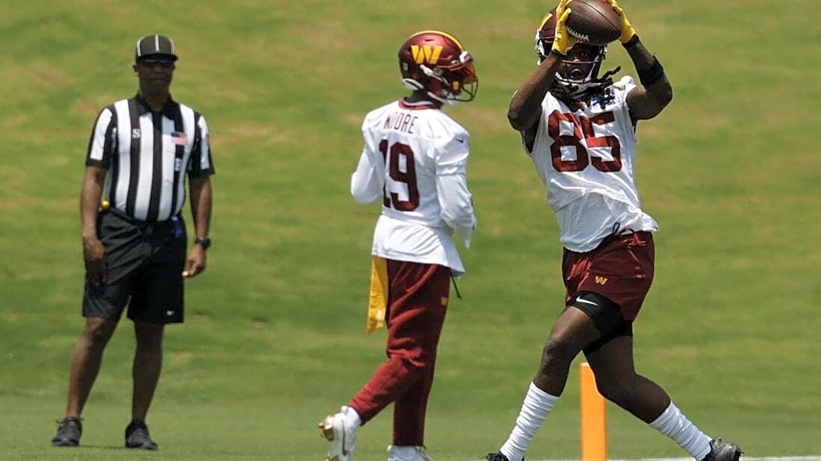 Reports: Commanders WR Noah Brown hurt during minicamp drill