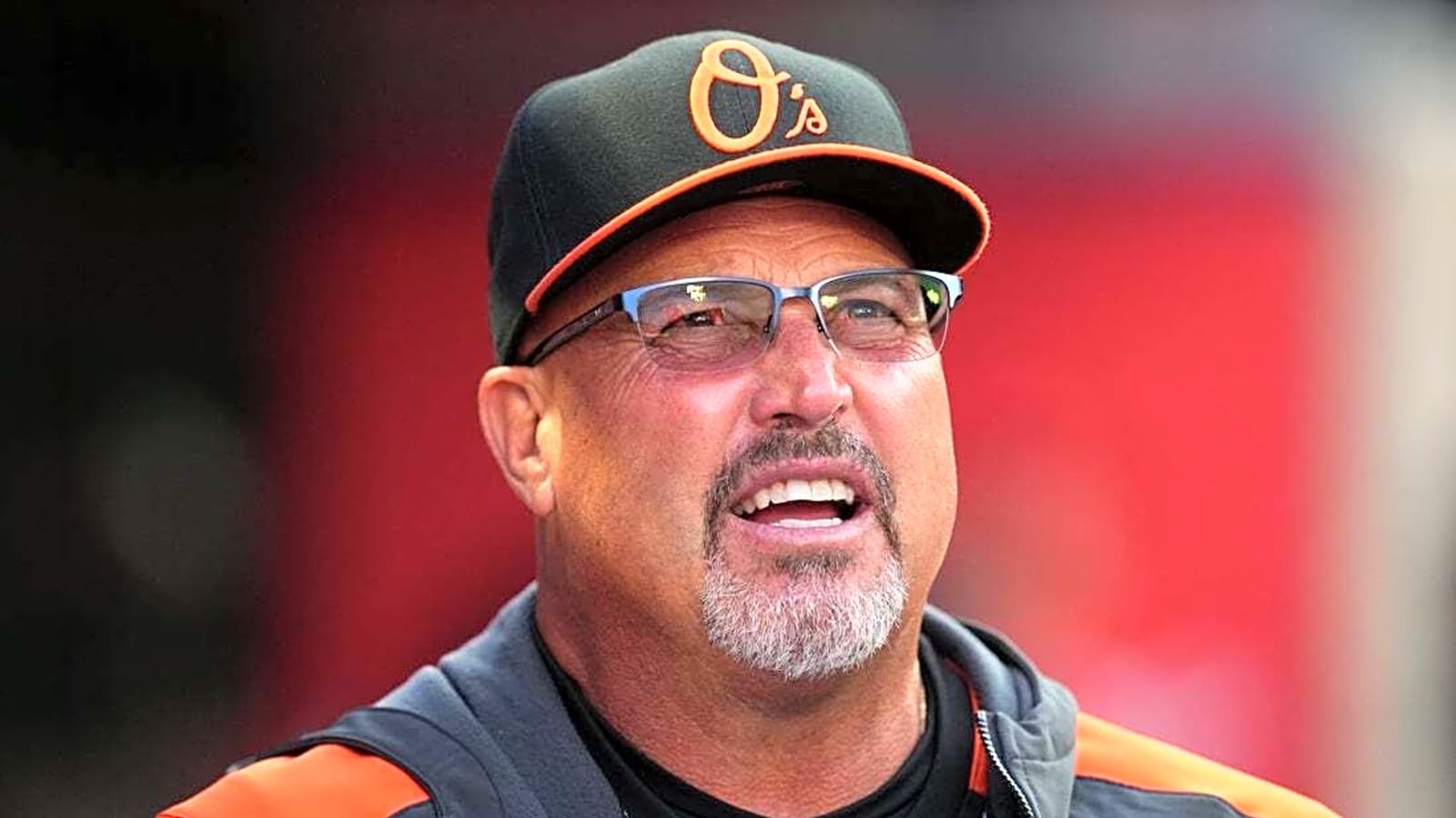 Braves hire ex-skipper Fredi Gonzalez to fix 3B coaching woes