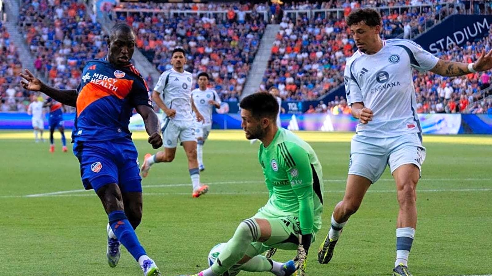 FC Cincinnati sweep Fire, move into first place in East