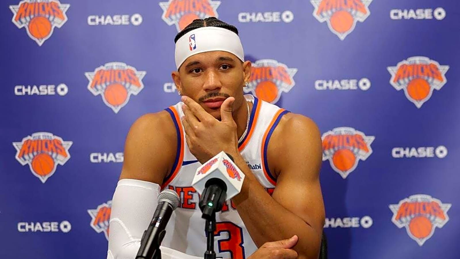 Knicks&#39; Josh Hart ejected, injured in Abu Dhabi opener