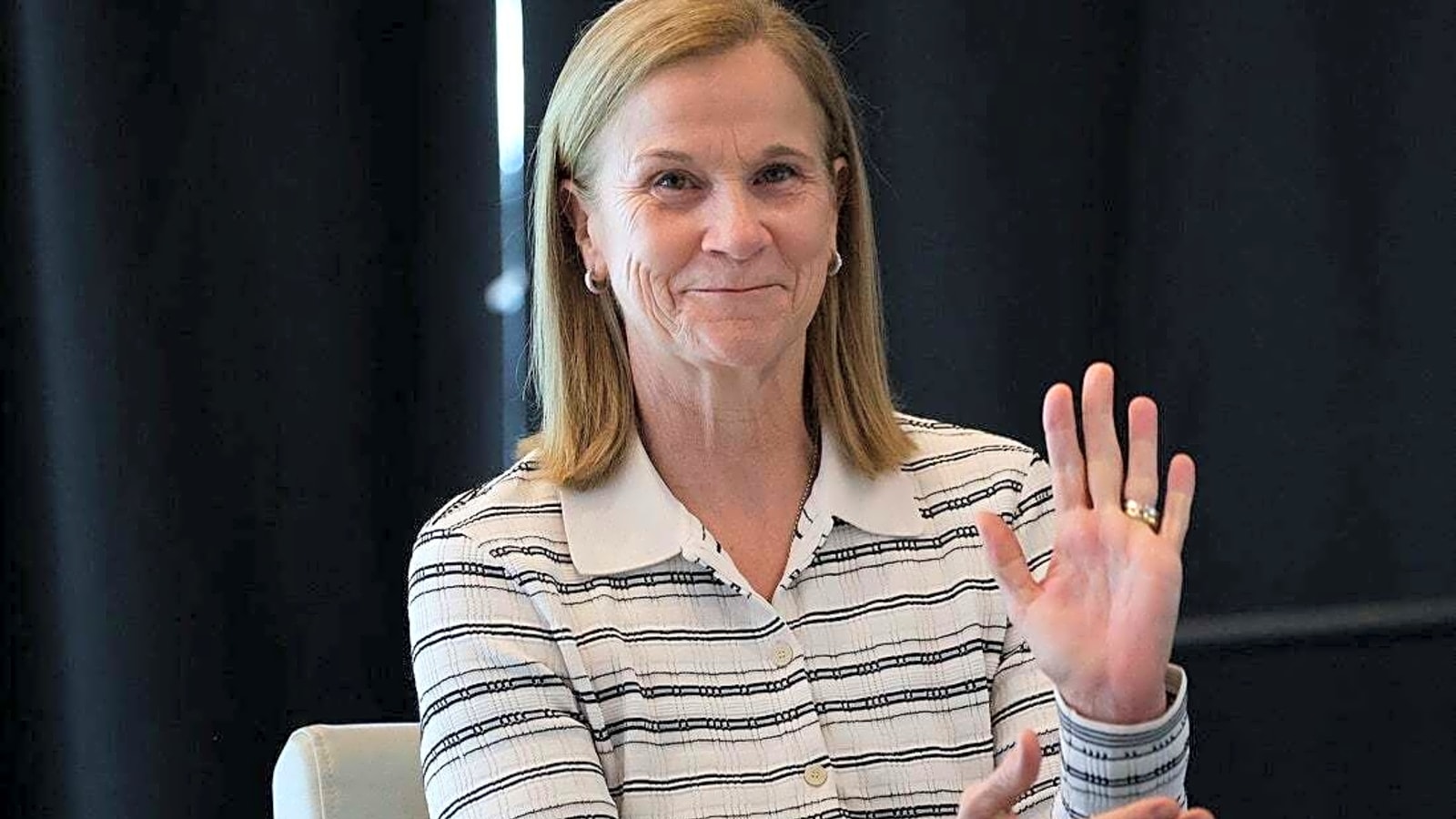 FIFA rules all women's teams must have female coaches