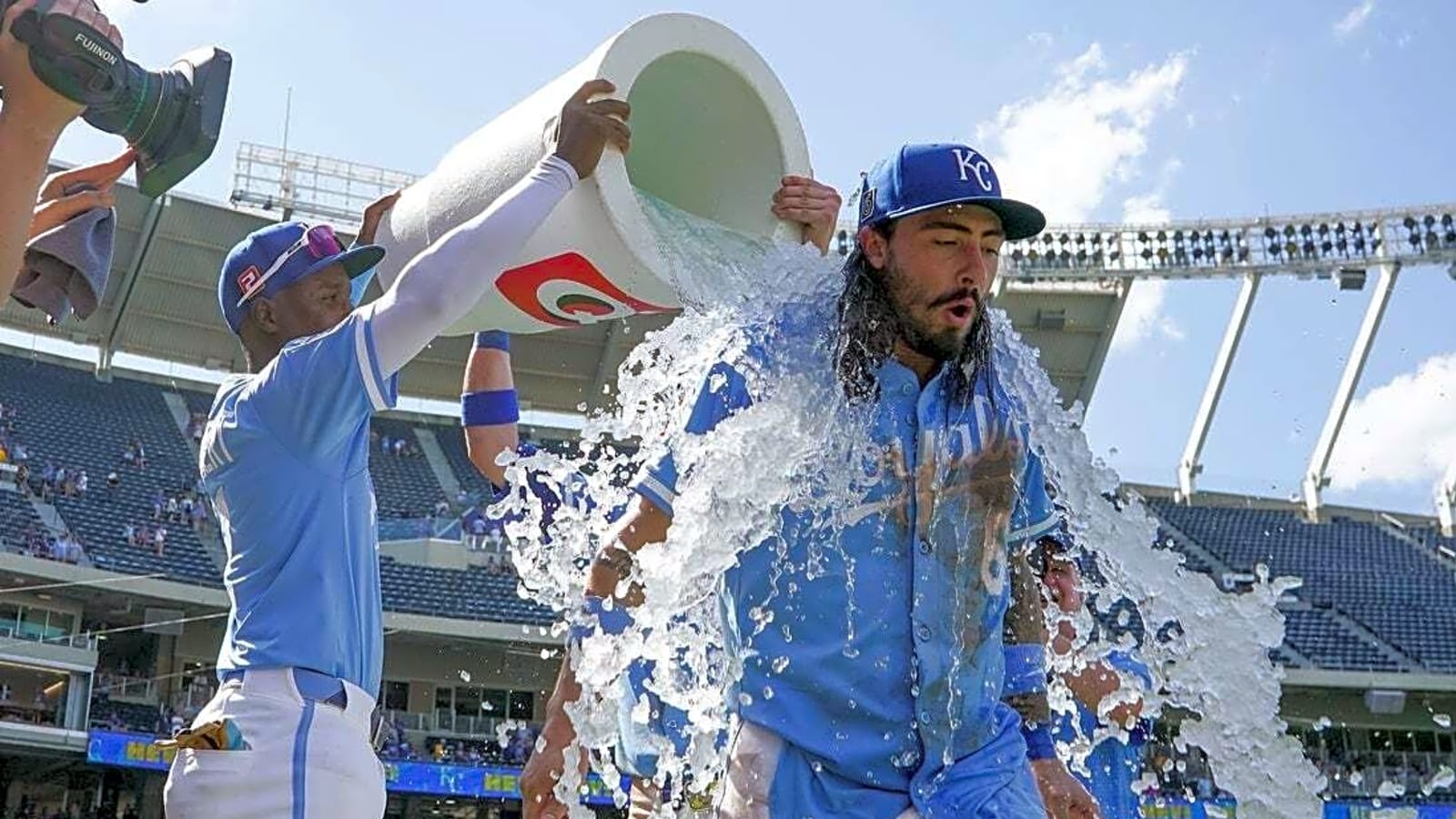 Royals look to stay hot at home in series opener vs. Rangers