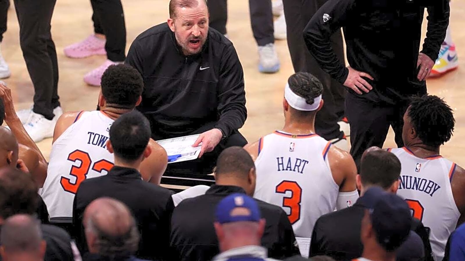 Ex-Knicks coach says goodbye as team struggles to replace him