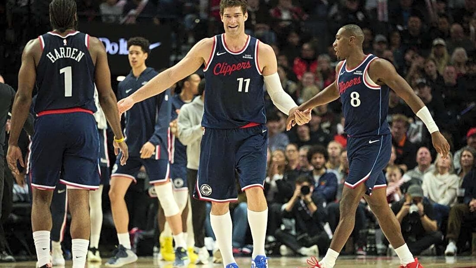 Resurgent Clippers aim to extend win streak against Pistons