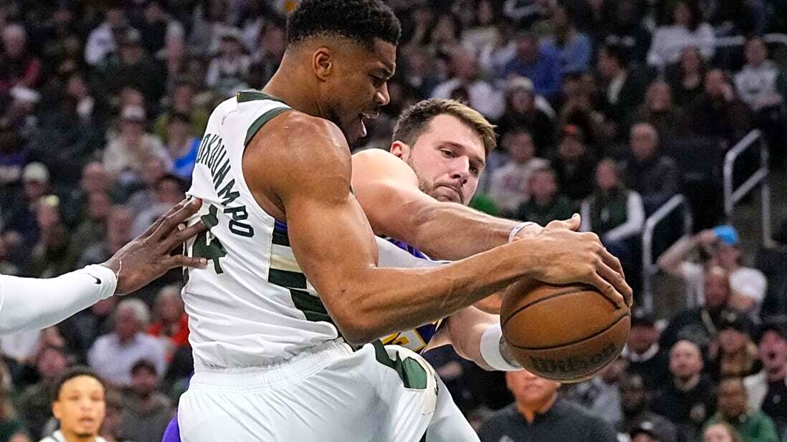 Luka Doncic, Lakers pummel Giannis Antetokounmpo, Bucks