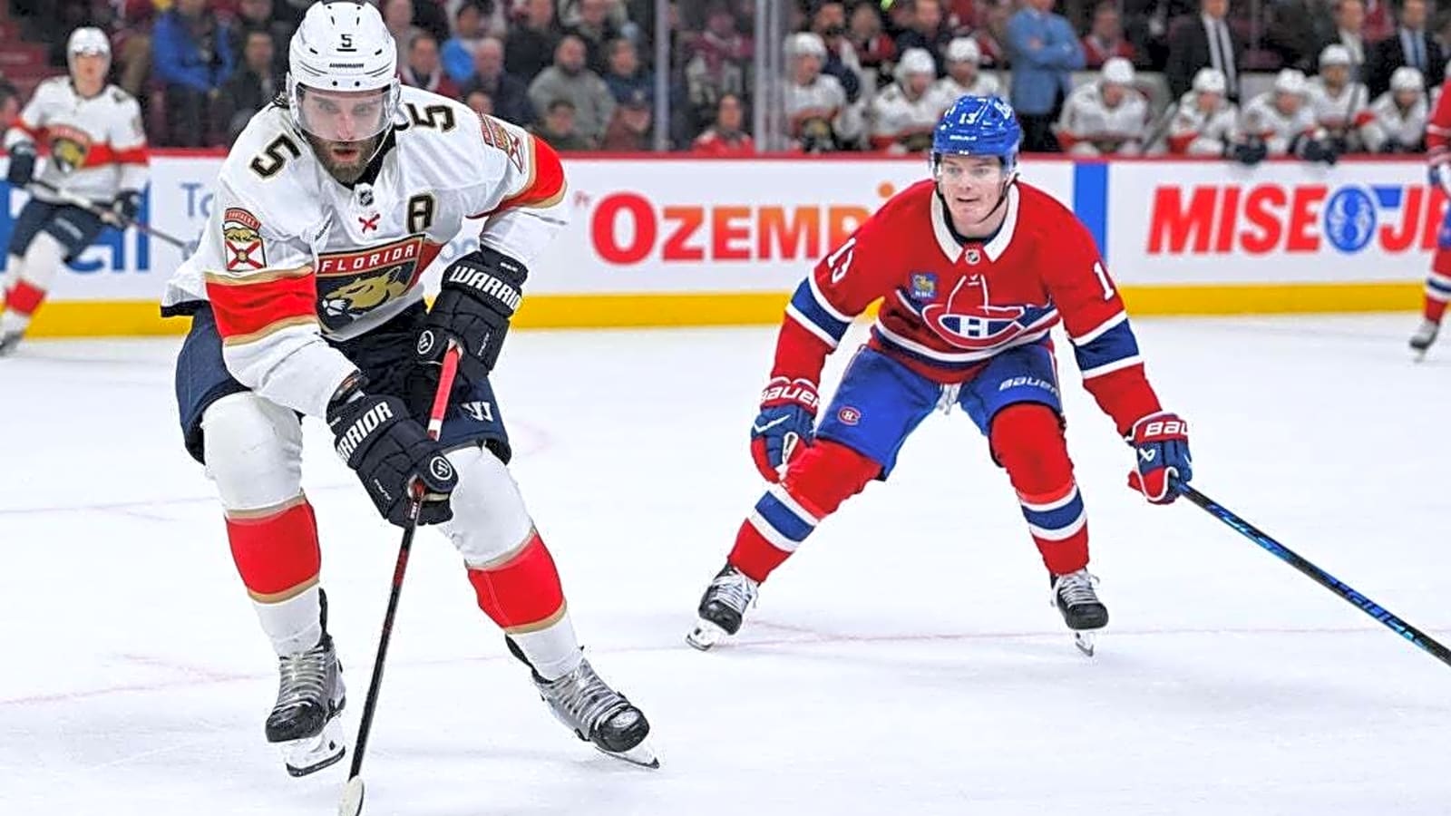 Canadiens, Cole Caufield shooting for goals against Panthers