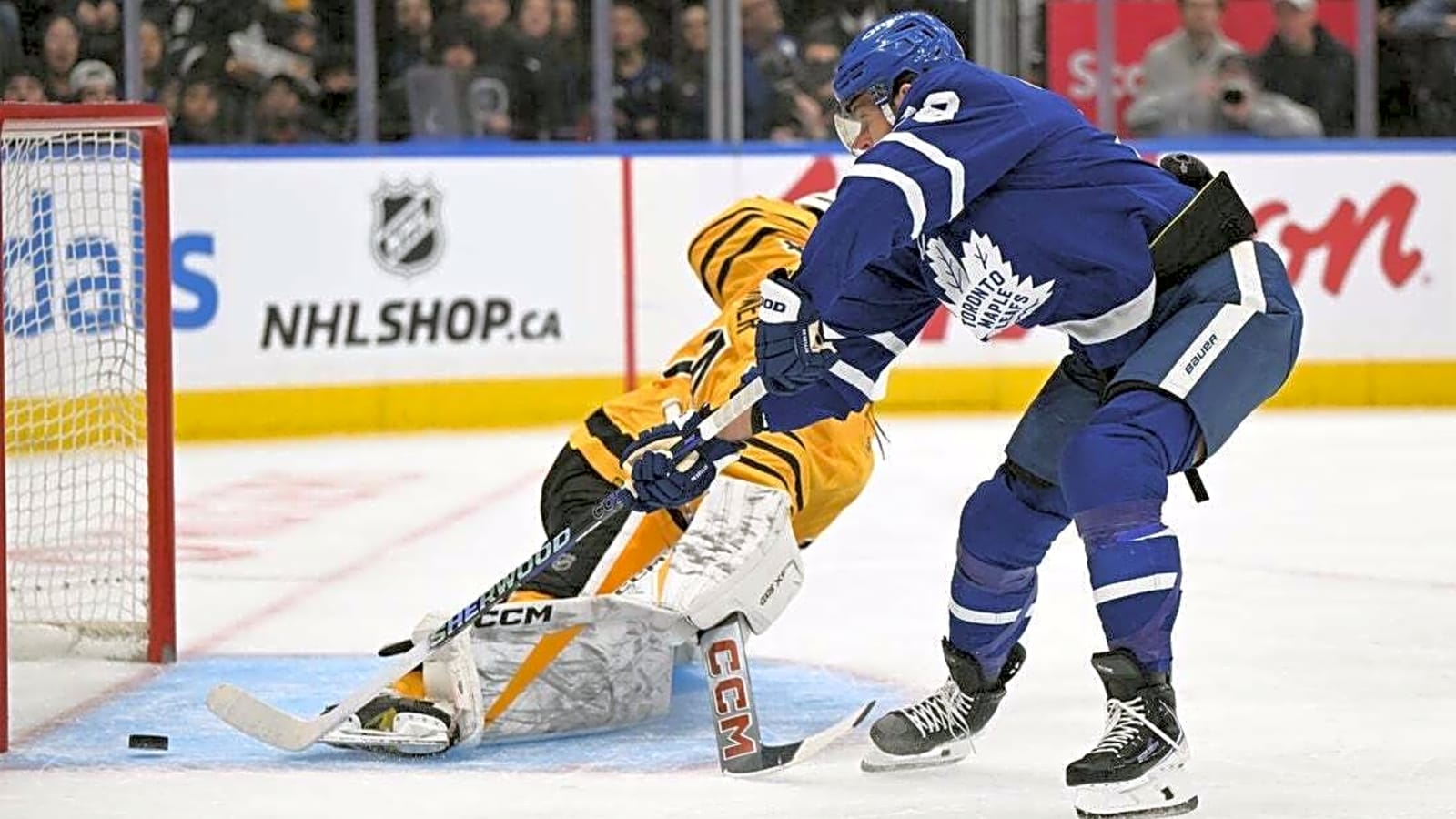 Maple Leafs score 3 goals in third, surge past Penguins